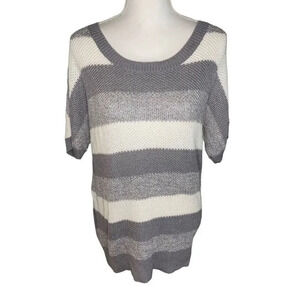 In‎ the knit exclusively by the limited women’s medium short sleeve sweater nwot